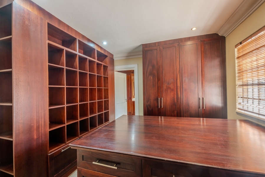 6 Bedroom Property for Sale in Waterkloof Park Gauteng