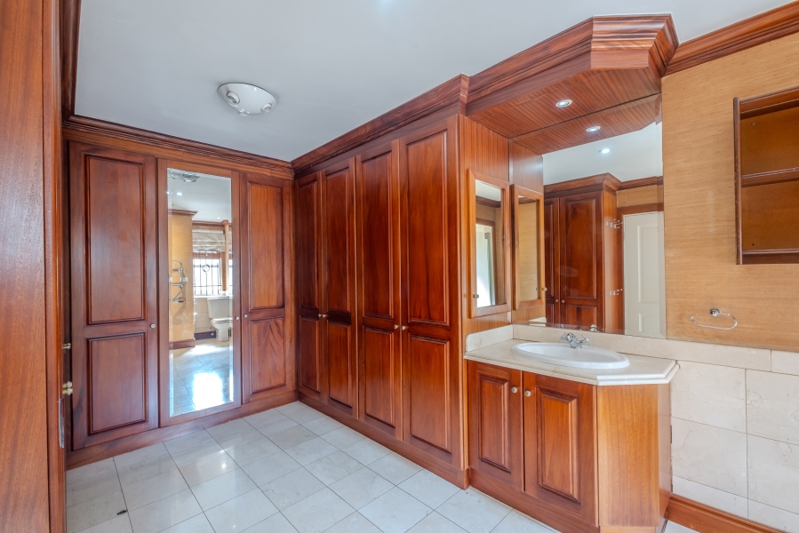 6 Bedroom Property for Sale in Waterkloof Park Gauteng