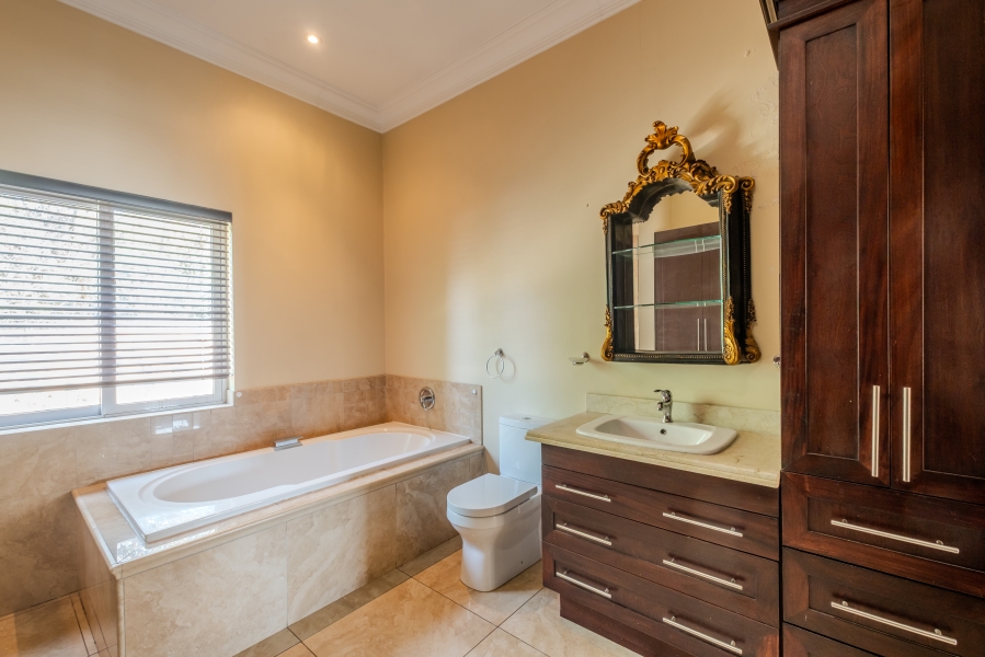 6 Bedroom Property for Sale in Waterkloof Park Gauteng