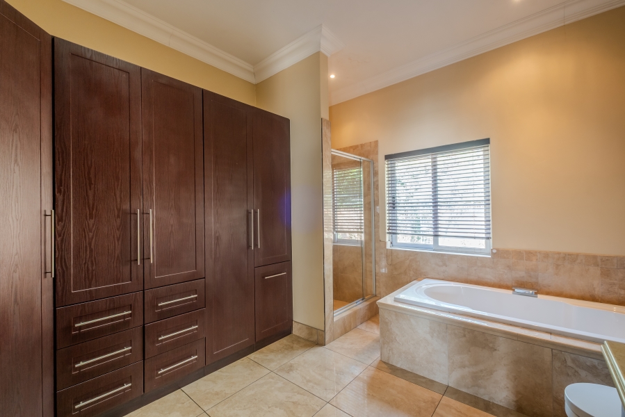 6 Bedroom Property for Sale in Waterkloof Park Gauteng
