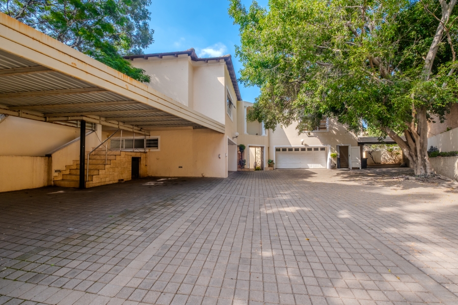 6 Bedroom Property for Sale in Waterkloof Park Gauteng