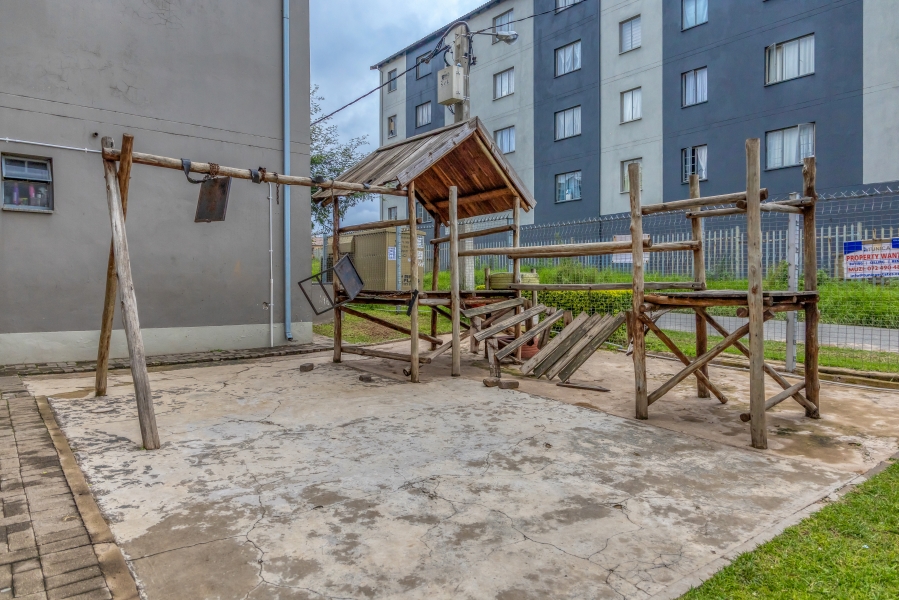 2 Bedroom Property for Sale in Fleurhof Gauteng