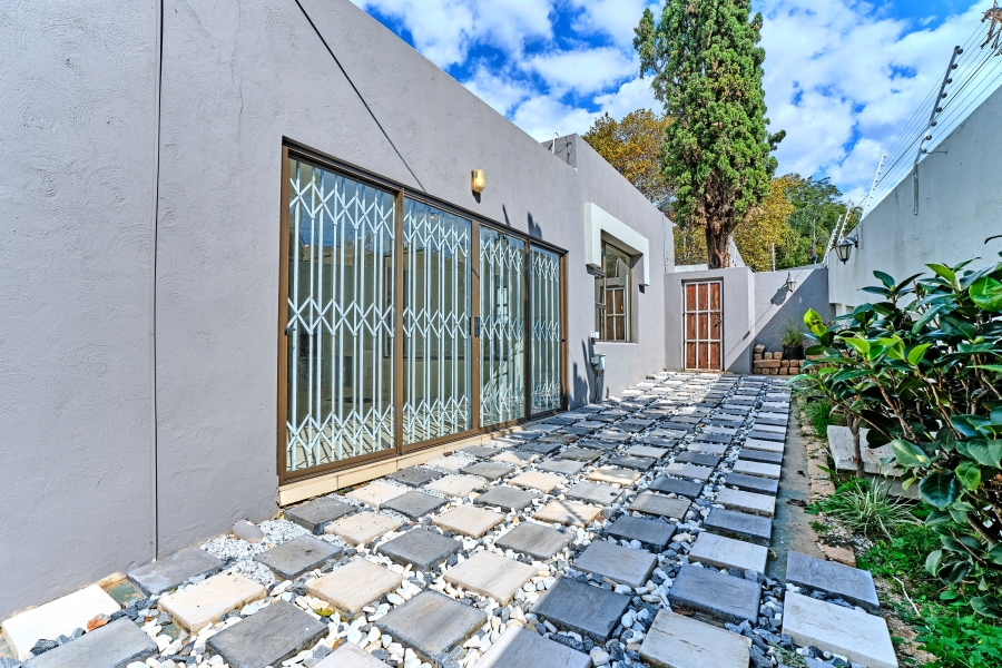To Let 4 Bedroom Property for Rent in Parkmore Gauteng