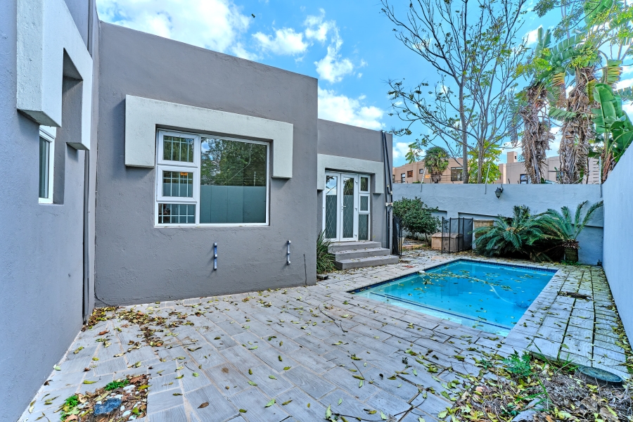 To Let 4 Bedroom Property for Rent in Parkmore Gauteng