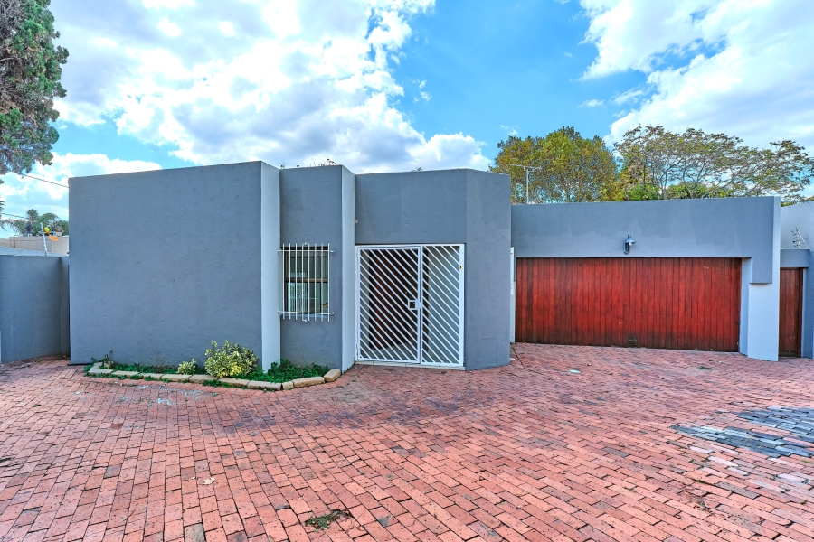 To Let 4 Bedroom Property for Rent in Parkmore Gauteng