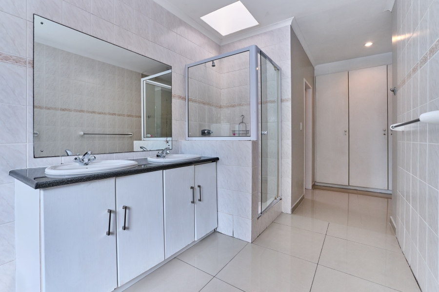 To Let 4 Bedroom Property for Rent in Parkmore Gauteng