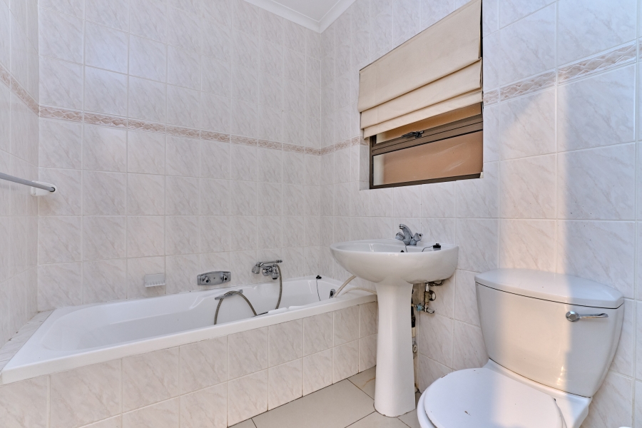 To Let 4 Bedroom Property for Rent in Parkmore Gauteng