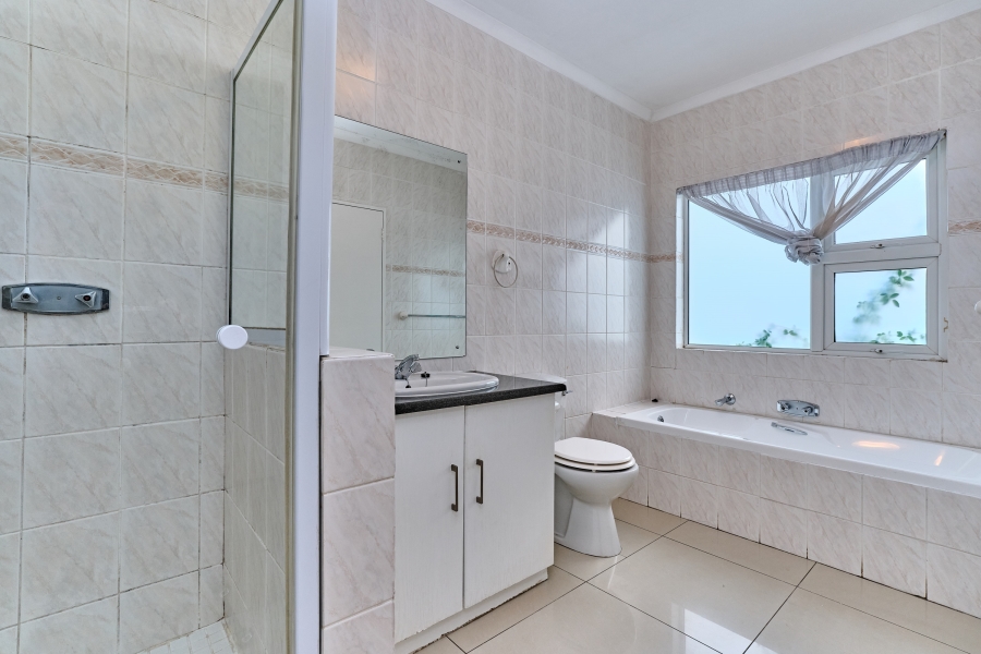 To Let 4 Bedroom Property for Rent in Parkmore Gauteng