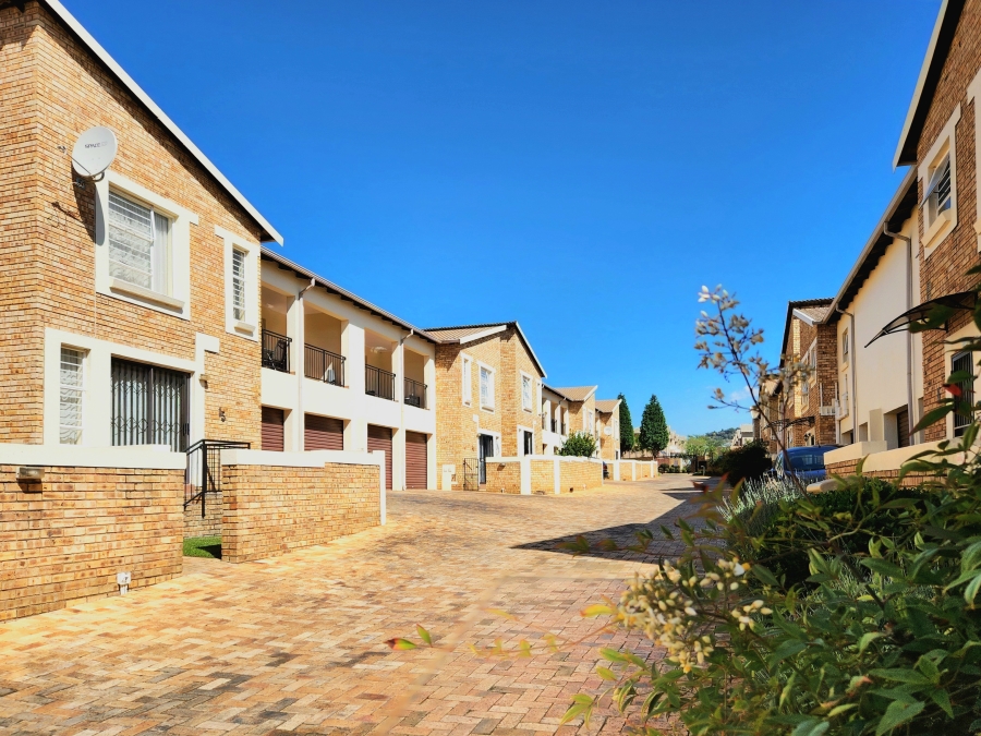 3 Bedroom Property for Sale in Wilgeheuwel Gauteng