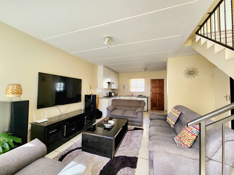 3 Bedroom Property for Sale in Wilgeheuwel Gauteng