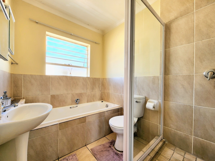 3 Bedroom Property for Sale in Wilgeheuwel Gauteng