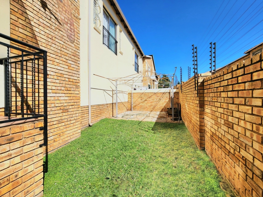 3 Bedroom Property for Sale in Wilgeheuwel Gauteng