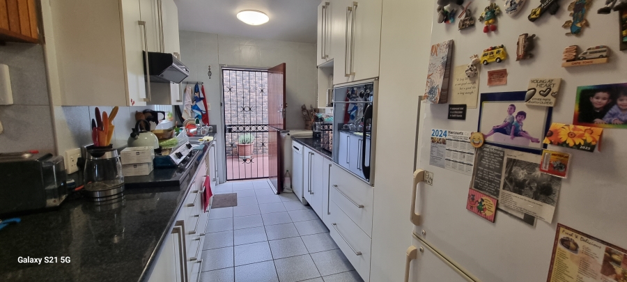 2 Bedroom Property for Sale in Waterkloof Glen Gauteng