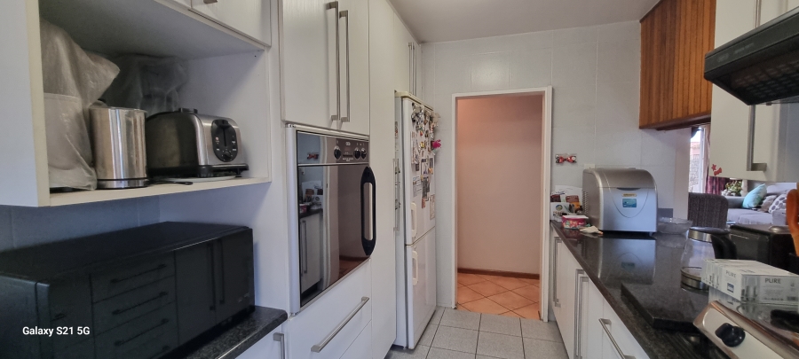 2 Bedroom Property for Sale in Waterkloof Glen Gauteng