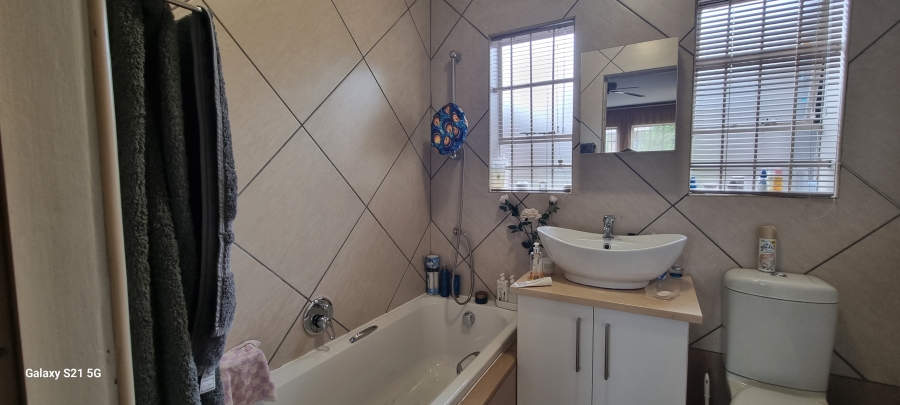 2 Bedroom Property for Sale in Waterkloof Glen Gauteng