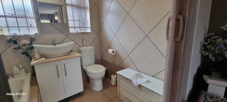 2 Bedroom Property for Sale in Waterkloof Glen Gauteng