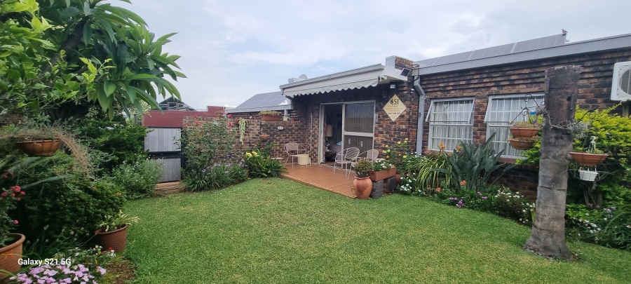 2 Bedroom Property for Sale in Waterkloof Glen Gauteng