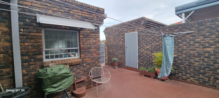 2 Bedroom Property for Sale in Waterkloof Glen Gauteng