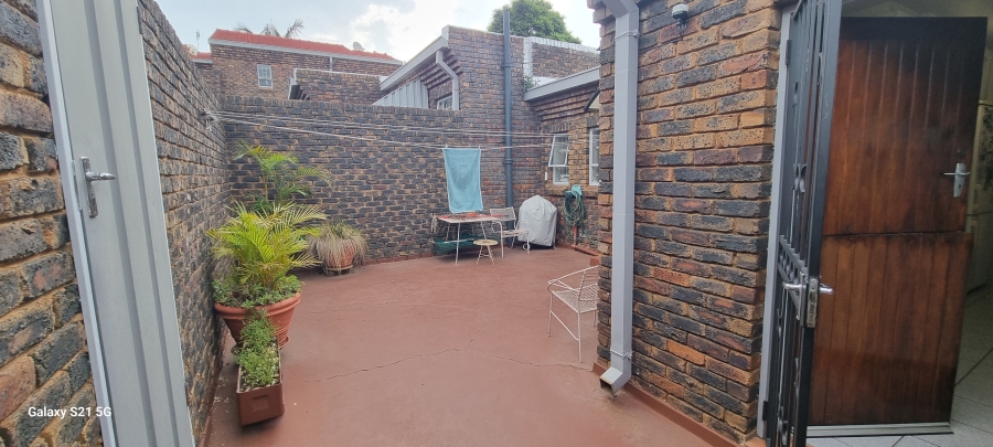 2 Bedroom Property for Sale in Waterkloof Glen Gauteng