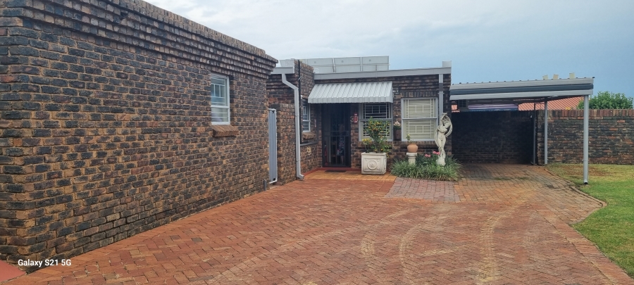 2 Bedroom Property for Sale in Waterkloof Glen Gauteng
