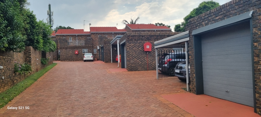 2 Bedroom Property for Sale in Waterkloof Glen Gauteng