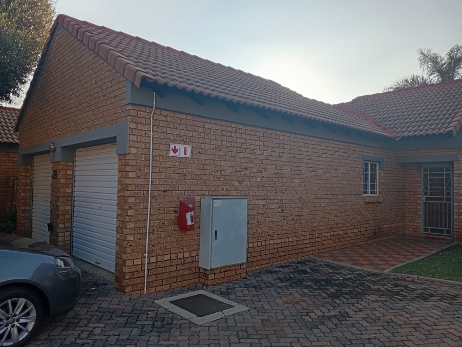 To Let 2 Bedroom Property for Rent in Equestria Gauteng