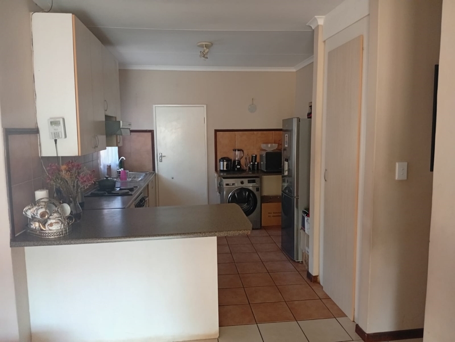 To Let 2 Bedroom Property for Rent in Equestria Gauteng