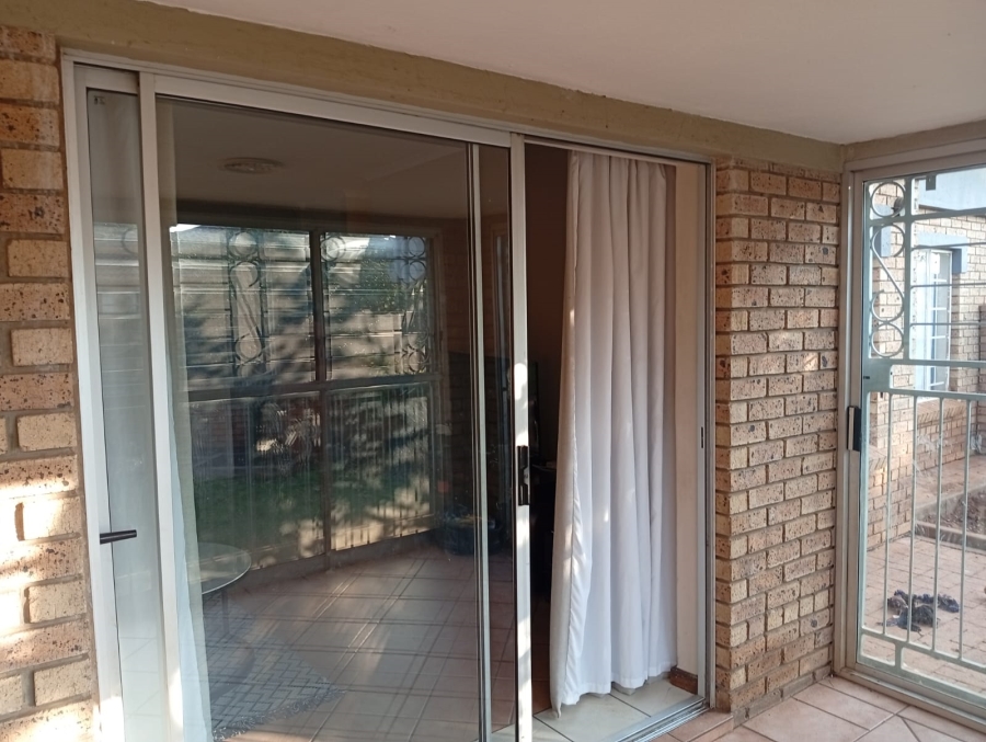 To Let 2 Bedroom Property for Rent in Equestria Gauteng