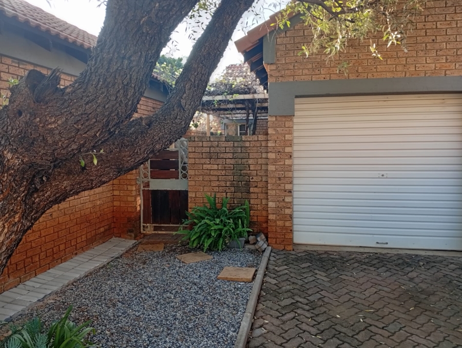 To Let 2 Bedroom Property for Rent in Equestria Gauteng