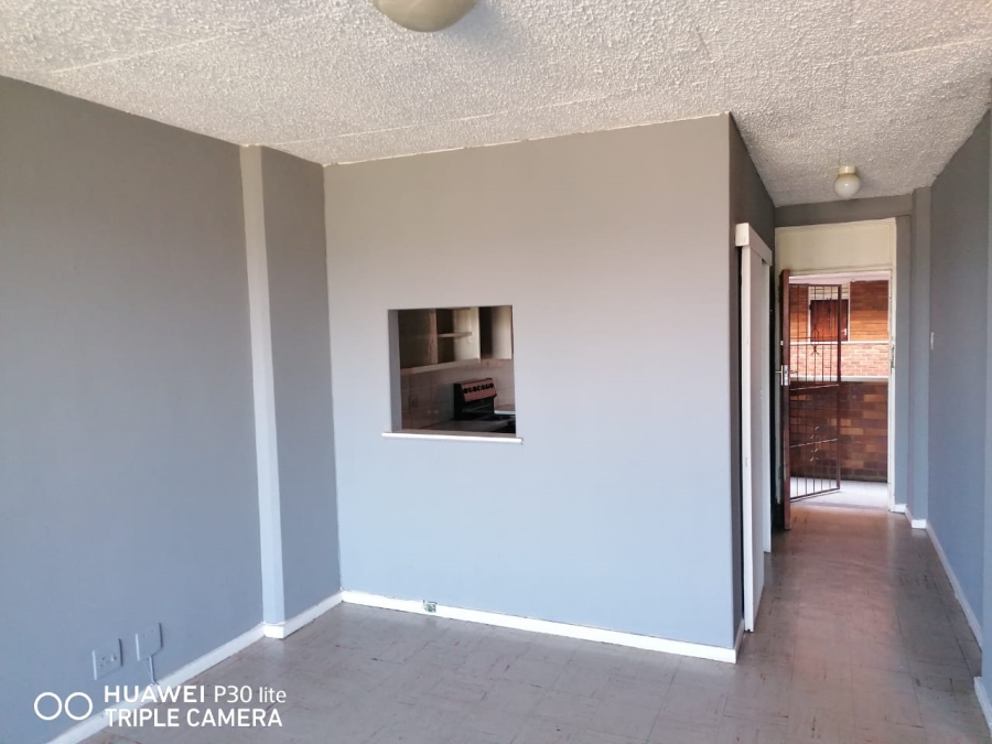 To Let 2 Bedroom Property for Rent in La Montagne Gauteng
