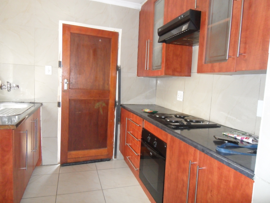 To Let 3 Bedroom Property for Rent in Lombardy East Gauteng
