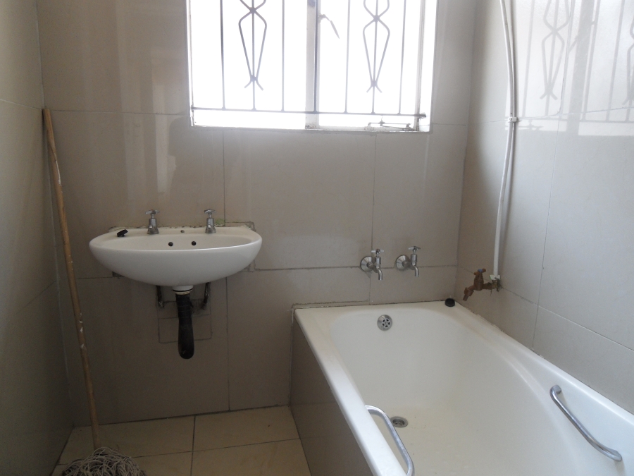 To Let 3 Bedroom Property for Rent in Lombardy East Gauteng