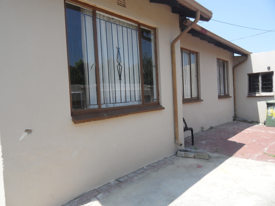 To Let 3 Bedroom Property for Rent in Lombardy East Gauteng