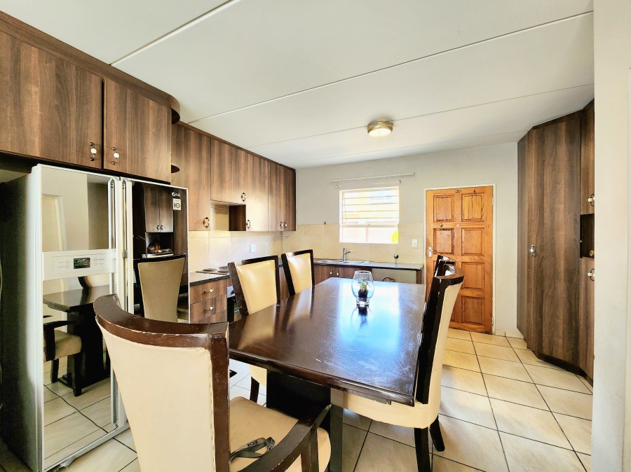 3 Bedroom Property for Sale in Wilgeheuwel Gauteng