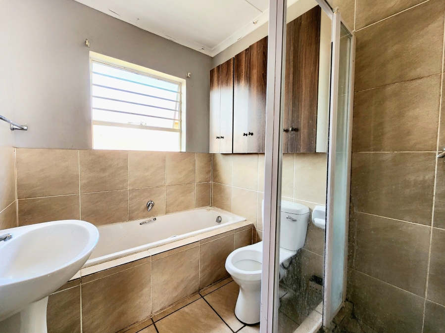 3 Bedroom Property for Sale in Wilgeheuwel Gauteng