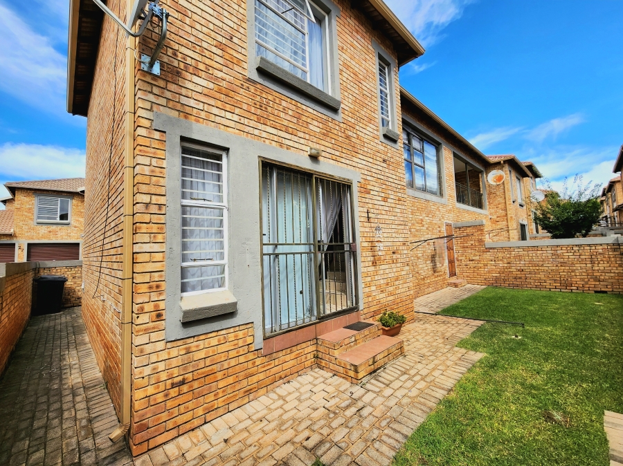 3 Bedroom Property for Sale in Wilgeheuwel Gauteng