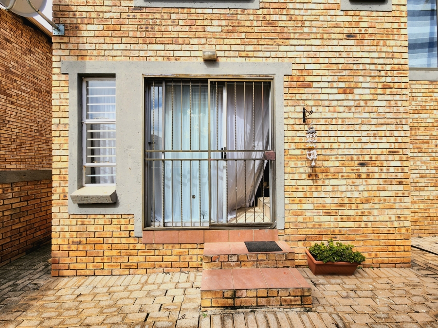 3 Bedroom Property for Sale in Wilgeheuwel Gauteng
