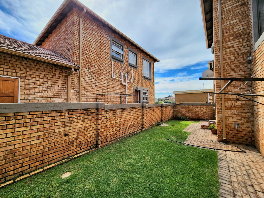 3 Bedroom Property for Sale in Wilgeheuwel Gauteng