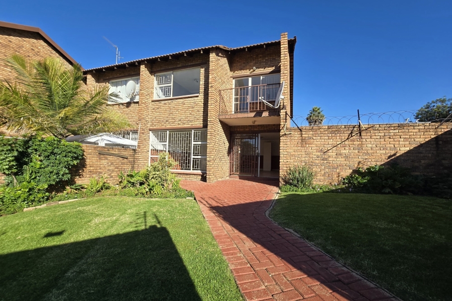 To Let 3 Bedroom Property for Rent in Birch Acres Gauteng