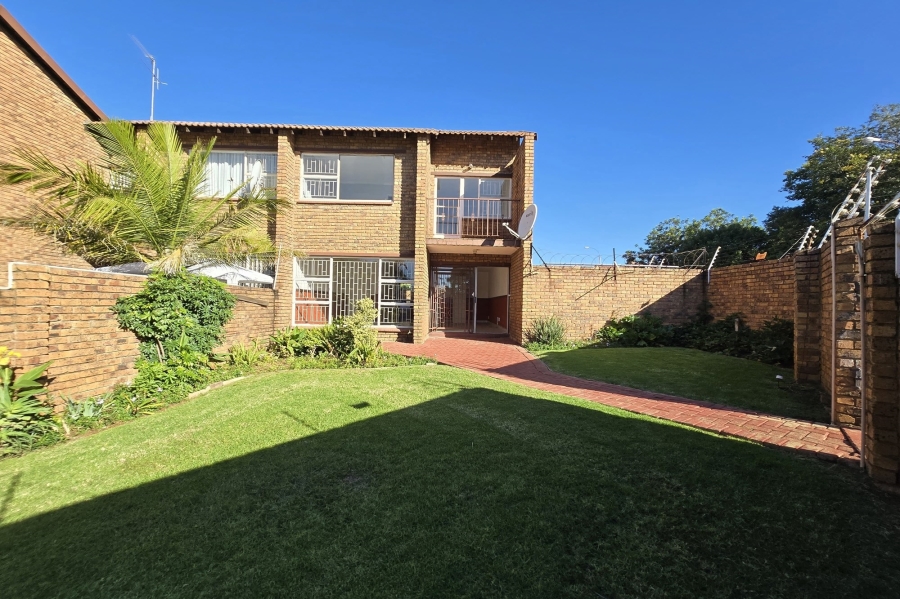 To Let 3 Bedroom Property for Rent in Birch Acres Gauteng