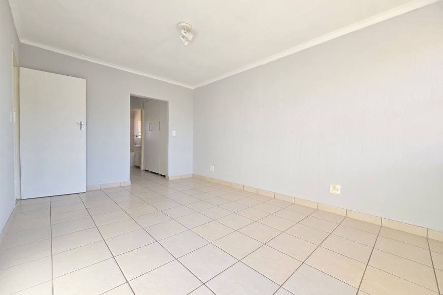 To Let 3 Bedroom Property for Rent in Birch Acres Gauteng
