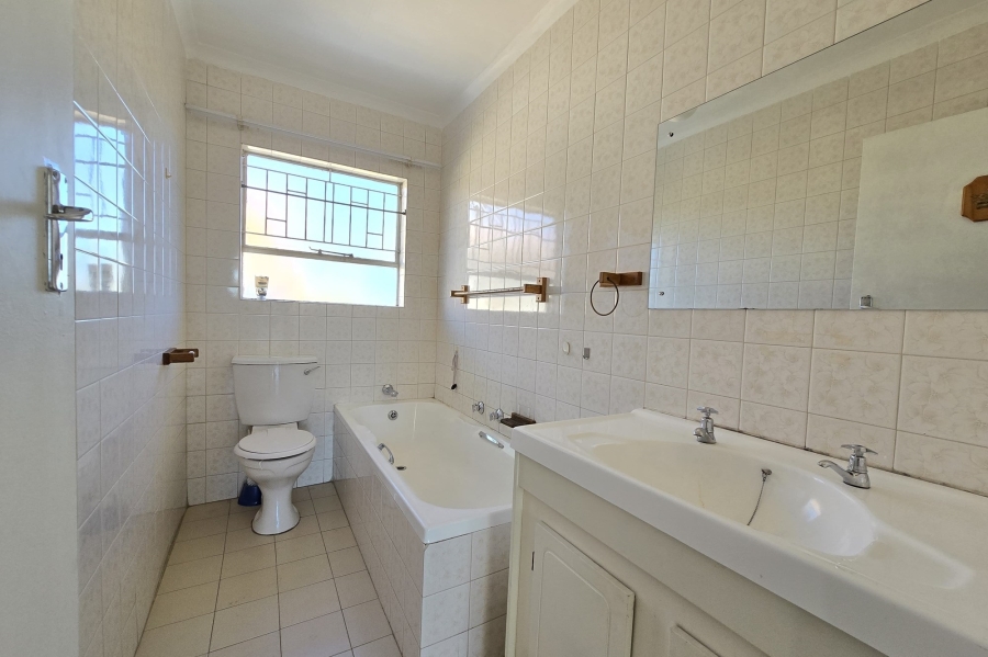 To Let 3 Bedroom Property for Rent in Birch Acres Gauteng
