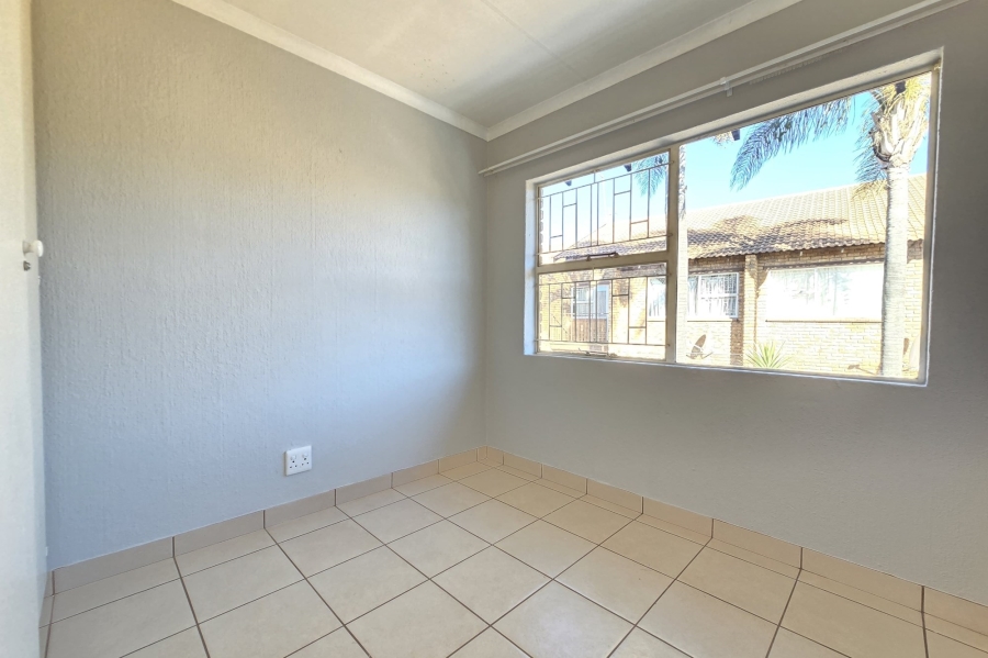 To Let 3 Bedroom Property for Rent in Birch Acres Gauteng