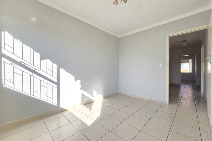To Let 3 Bedroom Property for Rent in Birch Acres Gauteng