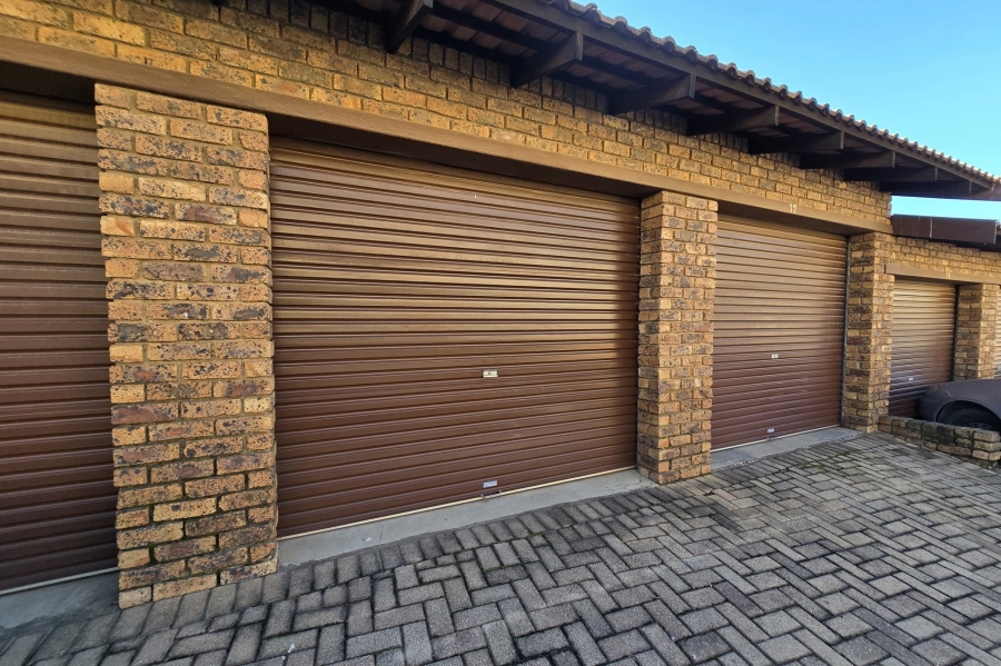 To Let 3 Bedroom Property for Rent in Birch Acres Gauteng