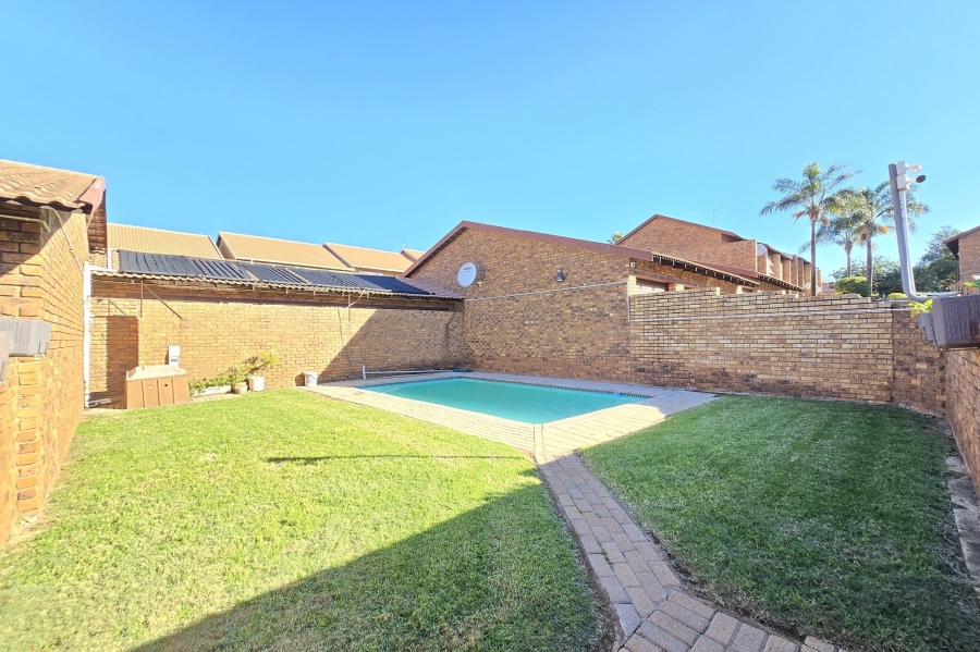 To Let 3 Bedroom Property for Rent in Birch Acres Gauteng