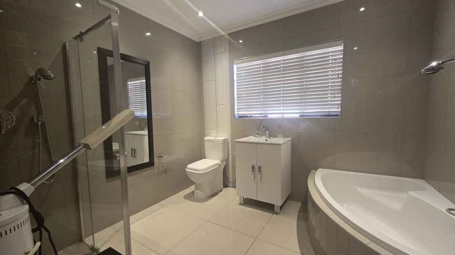 To Let 4 Bedroom Property for Rent in Garsfontein Gauteng