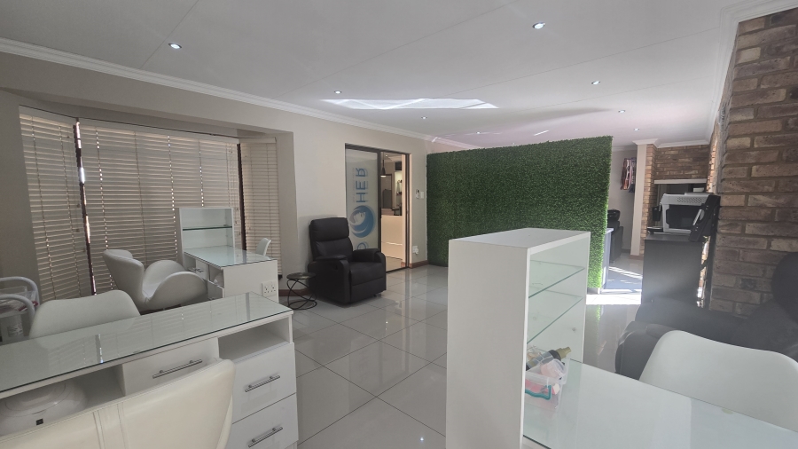 To Let 4 Bedroom Property for Rent in Garsfontein Gauteng