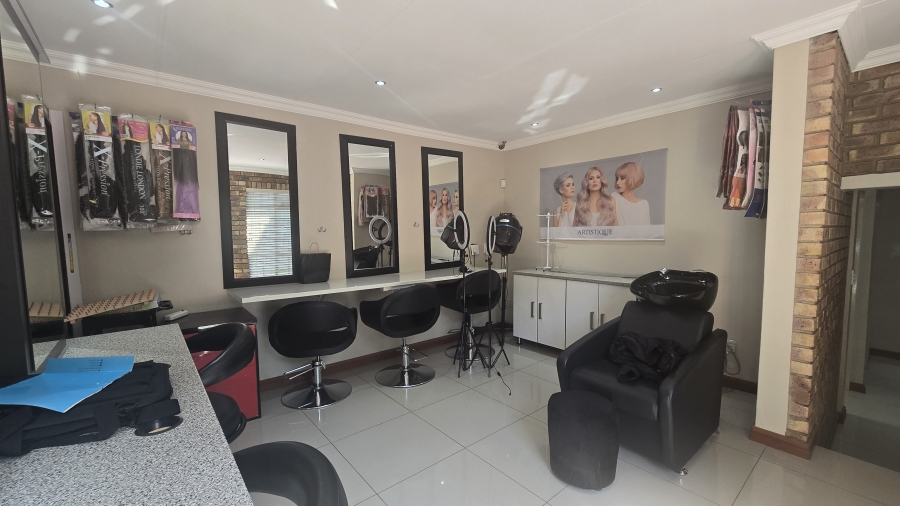 To Let 4 Bedroom Property for Rent in Garsfontein Gauteng