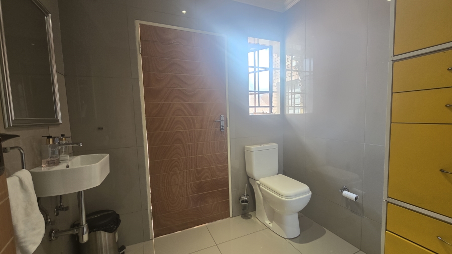To Let 4 Bedroom Property for Rent in Garsfontein Gauteng